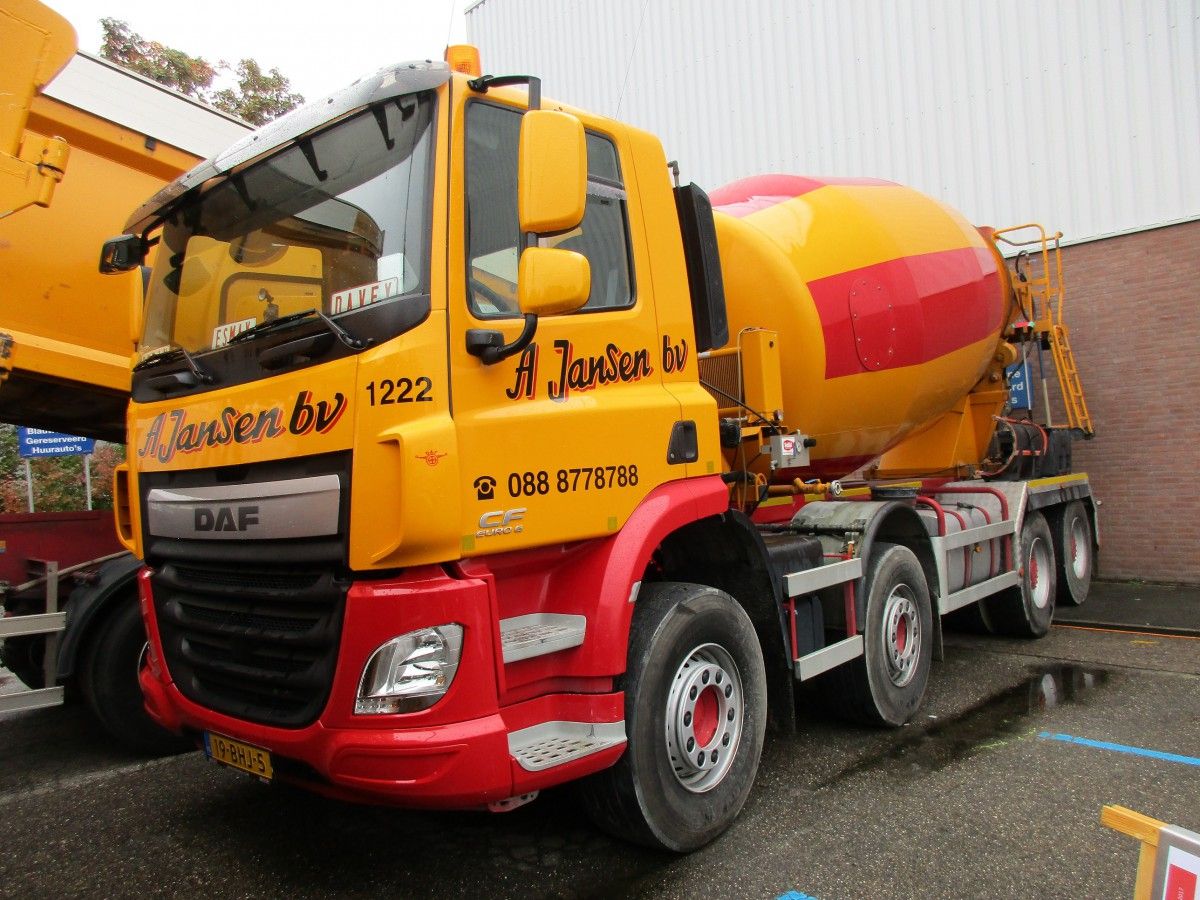I caught this bright yellow and red Big Toy at the 2017 DAF Museum Days. Last year its owner ordered 15 of these, plus another 10 Mercedes-Benz 8×4 trucks. Yes, [&hellip;]