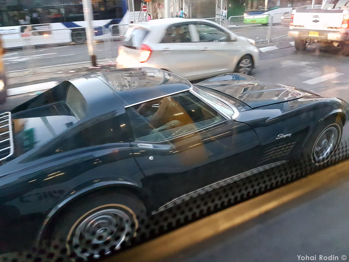 This short clip could have been a CC clue post. Well, not to the CC community, as the shape of this bonnet is extremely familier to all classic car lovers.