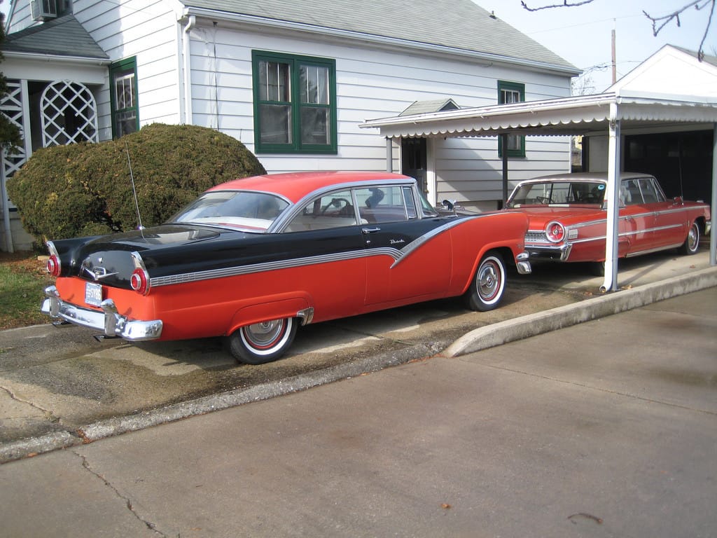 John Lloyd posted this shot he took on a walk. It’s a terrific shot, which shows how (exaggerate by the angle) American cars were rapidly losing height during the period [&hellip;]