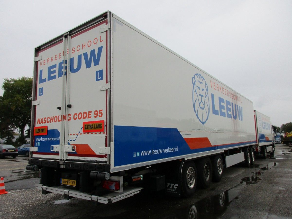In the Netherlands extra long and heavy big rigs are allowed to drive on the main roads. These rigs are called LZVs or ecocombis. LZVs stands for Lange Zware Voertuigen, [&hellip;]