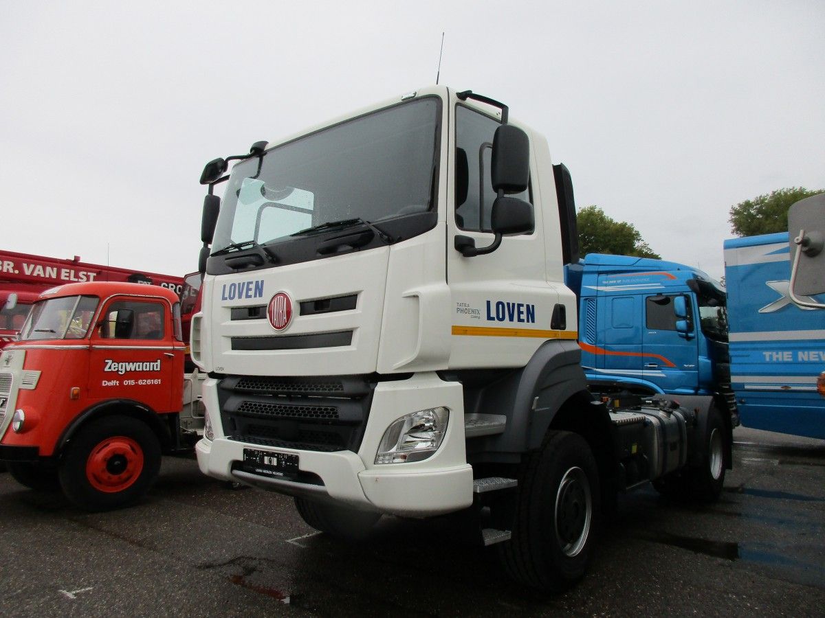 An engine and a cab by DAF, a transmission -either manual or automatic- by ZF, and the rest by Tatra. The end result is the Tatra Phoenix, a modern and [&hellip;]