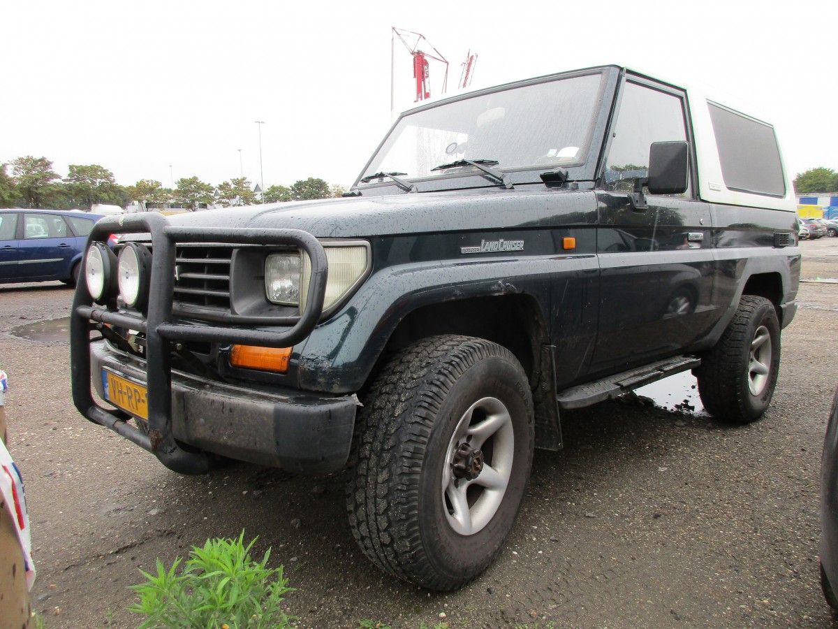 CC Outtake: 1995 Toyota Land Cruiser KZJ73 3.0 Turbo Diesel LX – Light-Duty J70 The Toyota Land Cruiser J70 was introduced in 1984, it replaced the venerable J40. From 1984 to 1996 Toyota built a light-duty J70 along with the heavy-duty version.
