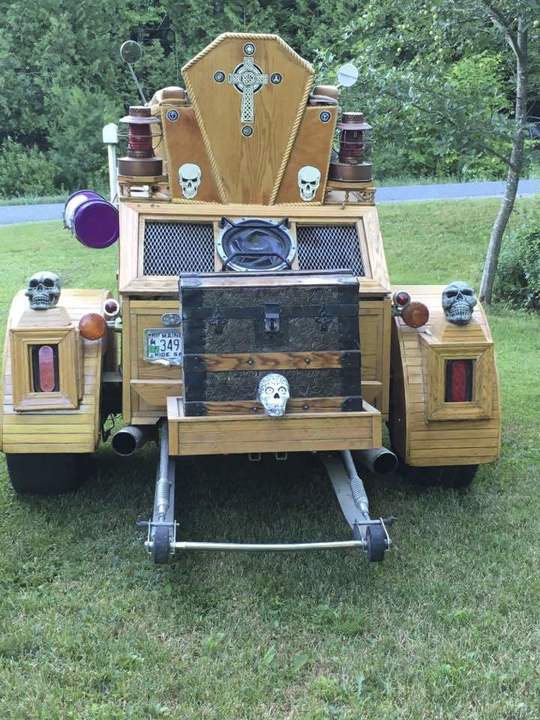 Well, it’s Friday afternoon, so how about we unwind with something a bit outlandish? E3C4 posted these pics of a trike from the Bangor Daily News, and it’s a real [&hellip;]