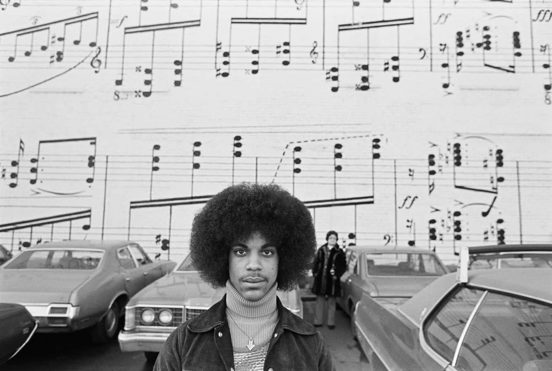 Photographer Robert Whitman has just published a series of images he took of Prince in 1977. Back then, the performer was a relative unknown dabbling in erotofunk before leading us [&hellip;]