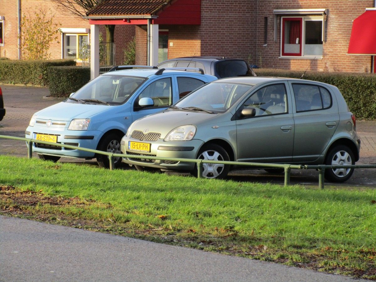 Wordless Outtake: 2011 Fiat Panda And 2003 Toyota Yaris – Cuddly Runabouts