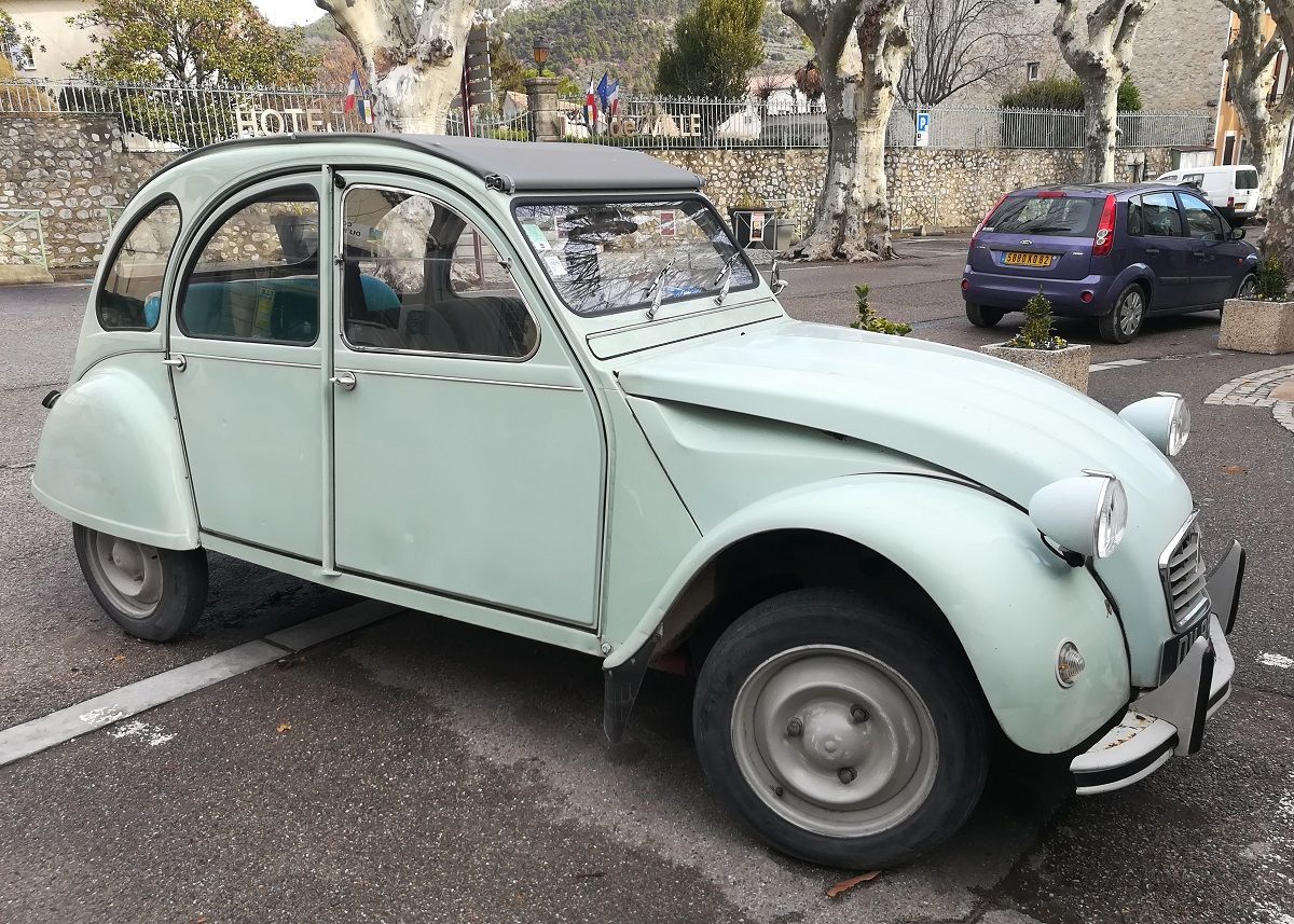 (first posted 1/13/2018)    Seventy years ago, in the fall of 1948, Citroën unveiled the most iconic small car France had ever seen to a universally frosty and skeptical reception [&hellip;]