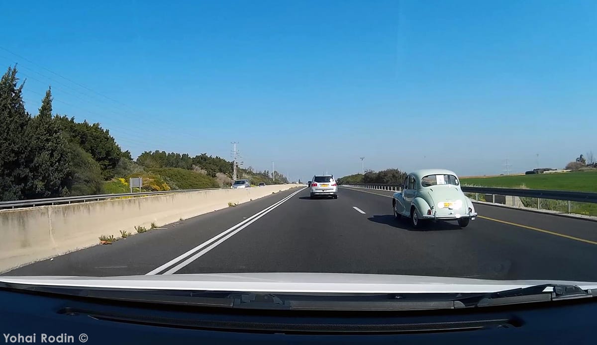 Dash-Cam Outtake: Morris Minor – Easy Does It Once again I captured an unsuspecting classic on my way to a family visit, and this is probably one of the eldest classics I happen to run into.