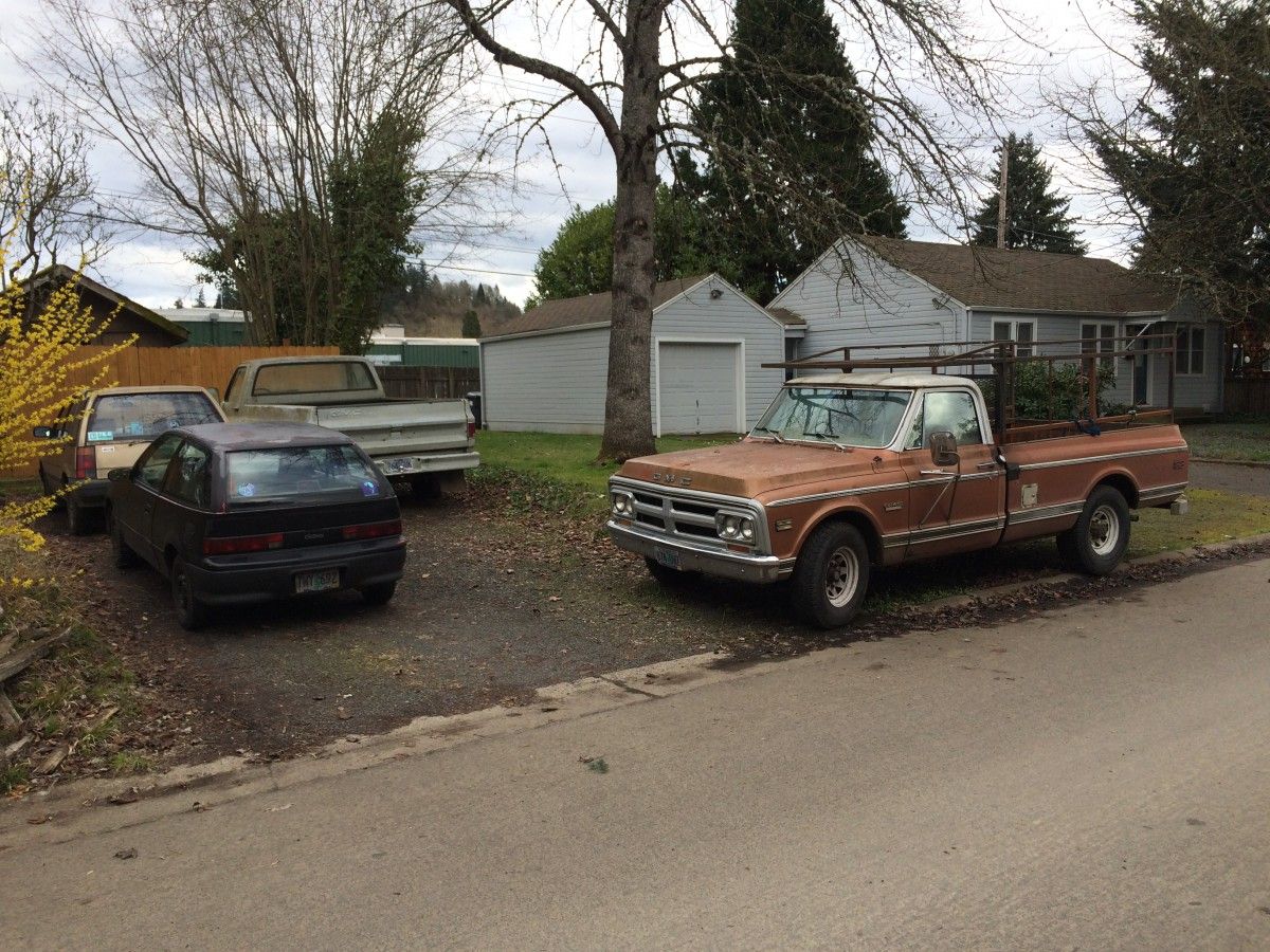 It often pays to change one’s regular walking routine, and by moving over one block on the way home from the river, we came across this fine assemblage. Four CCs [&hellip;]