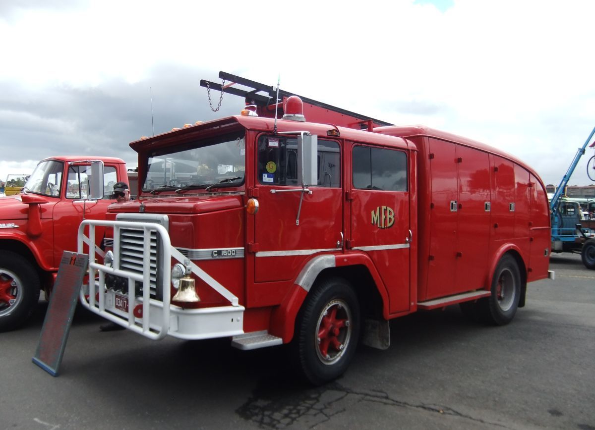Who doesn’t love a fire engine?  There were a few former fire engines at the Historic Commercial Vehicle Club’s show at the Sandown Racecourse in Melbourne, Australia, so lets take [&hellip;]
