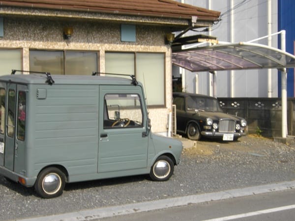(first posted 5/5/2018)      I came across these two on a recent Sunday Tokyo sojourn – one a full-fledged Brit, the other an aspiring impostor.  Let’s first take a [&hellip;]