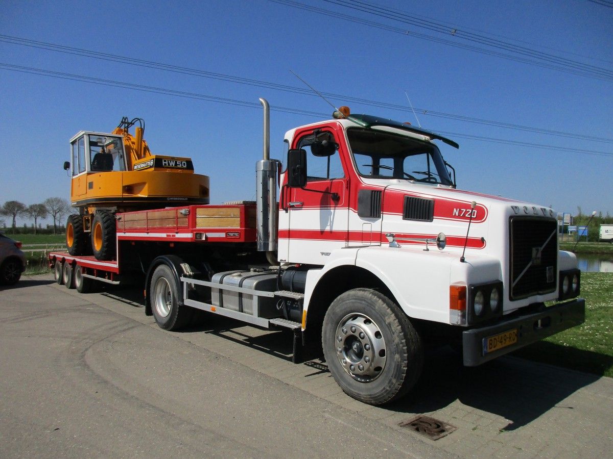 An old Swedish tractor towing an old Dutch semi-trailer, carrying an old German excavator. I can dig it. Scale the whole combination down to 1:55 and it would have been [&hellip;]