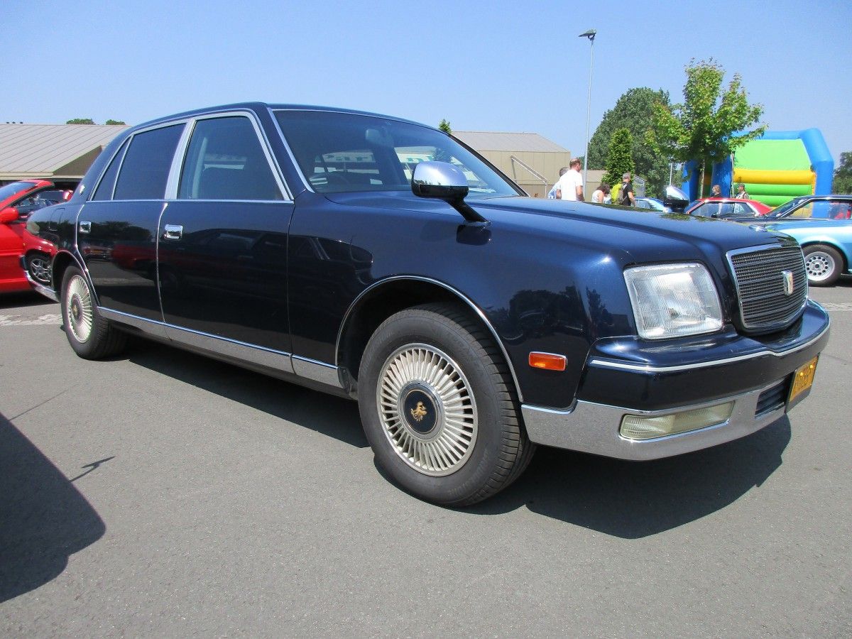 (first posted 5/24/2018)      Finding Toyota’s absolute top model for their domestic market and Japan’s only production car ever with a V12 engine, what an unexpected treat it was [&hellip;]