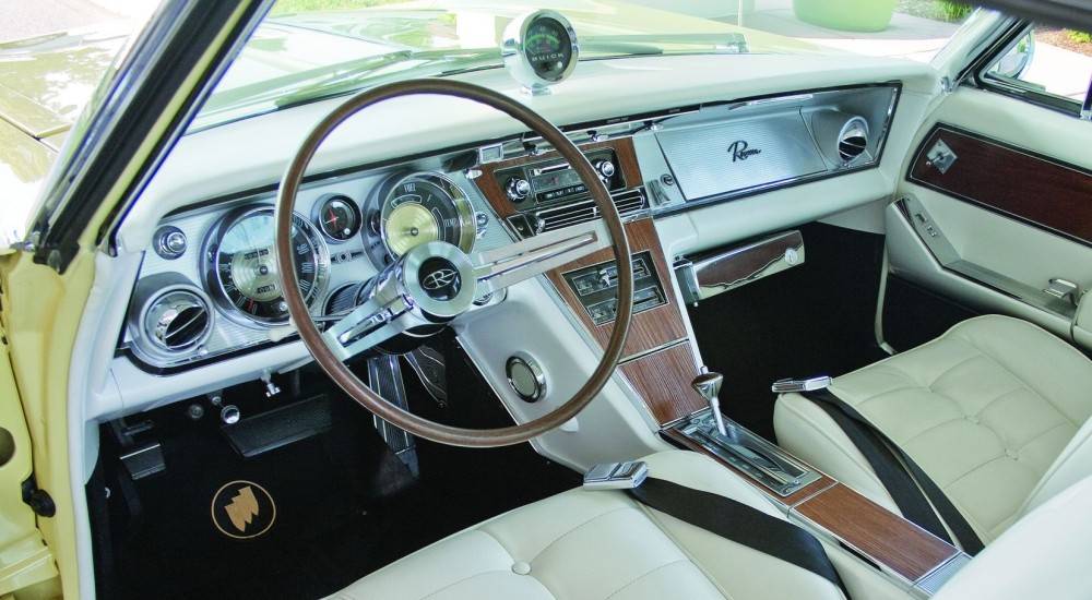 In today’s ’63 Nova SS CC, I waxed eloquently over its console and floor shifter for the automatic Powerglide. There’s something very un-gimmicky about it, with that rubber boot, straight stick, [&hellip;]