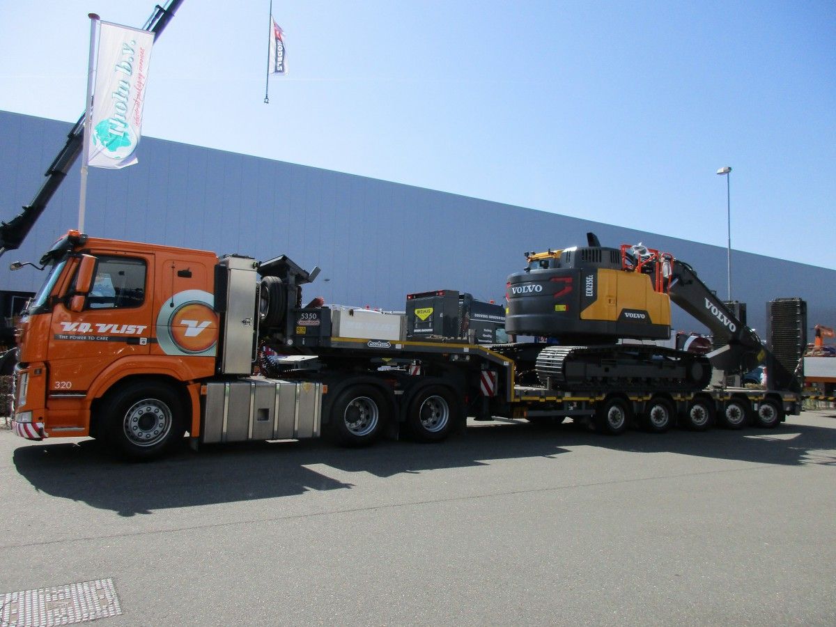 Speaking of heavy haulage heavyweights, the Van der Vlist company is one of Europe’s market leaders in this line of business. Their orange Volvos are roaming the whole continent. Here’s [&hellip;]