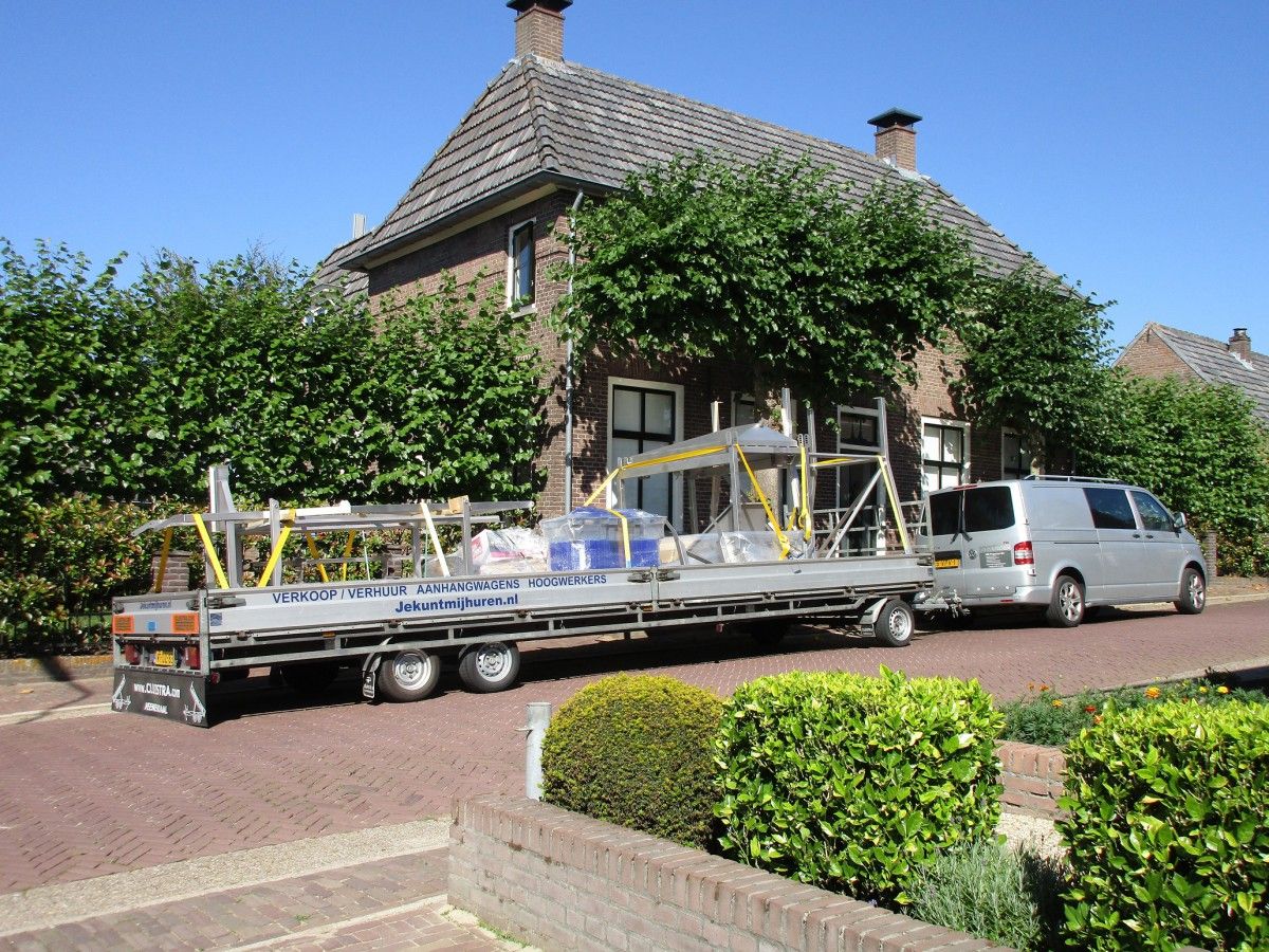 Je kunt mij huren, it says on the trailer’s side; You can rent me. And that’s exactly what folks here do when they’ve got something to haul, just rent a [&hellip;]