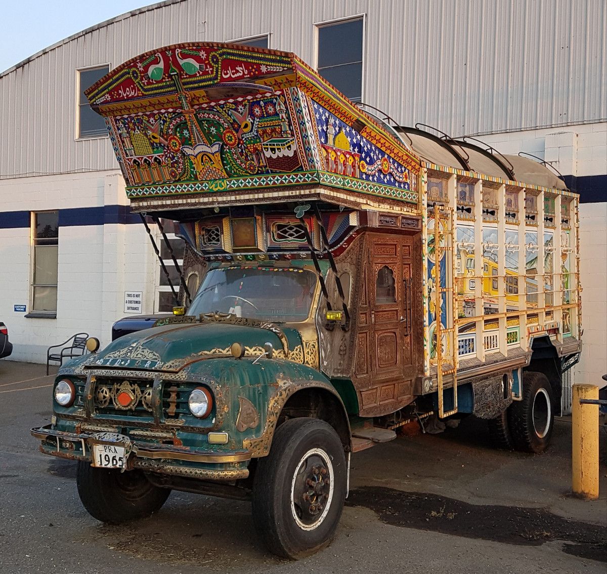(first posted 8/15/2018)        Nifticus spotted this truck at a classic car dealership in Lynden, WA and posted it at the Cohort along with the question as to [&hellip;]
