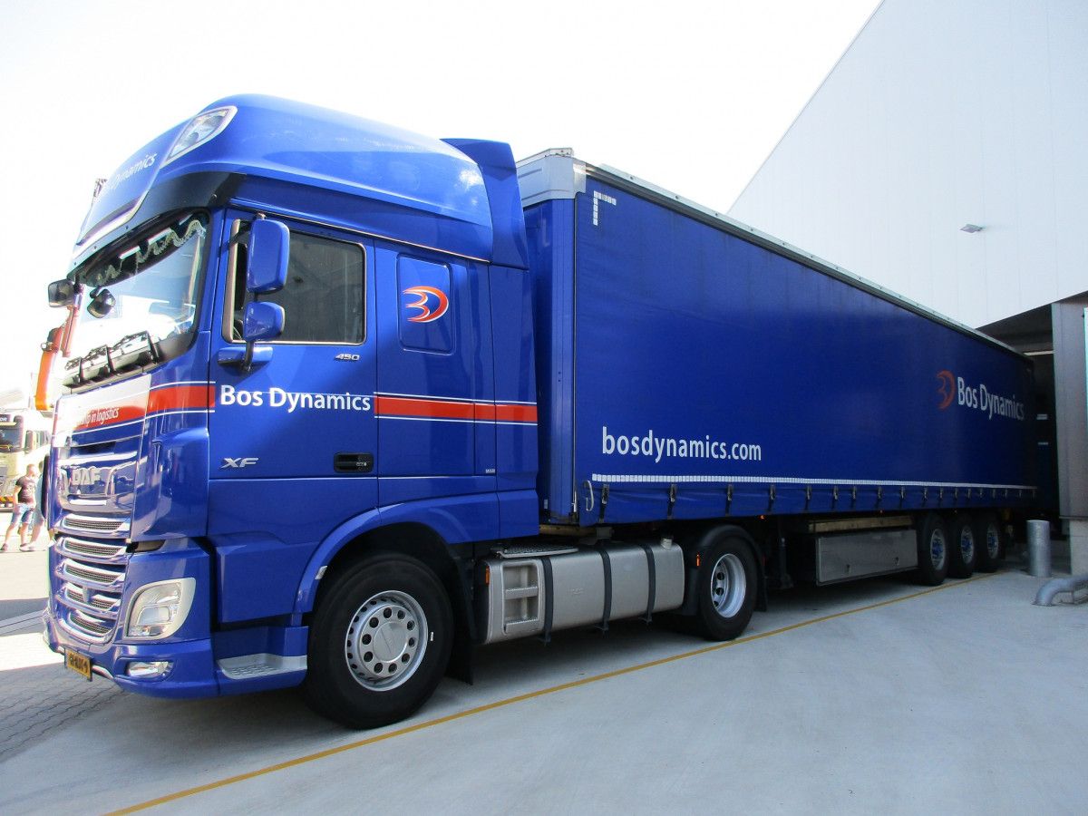 A towering 4×2 cabover tractor unit, towing a semi-trailer with three axles and six super singles. Travel anywhere in Europe and you’ll notice that this is the most common big [&hellip;]