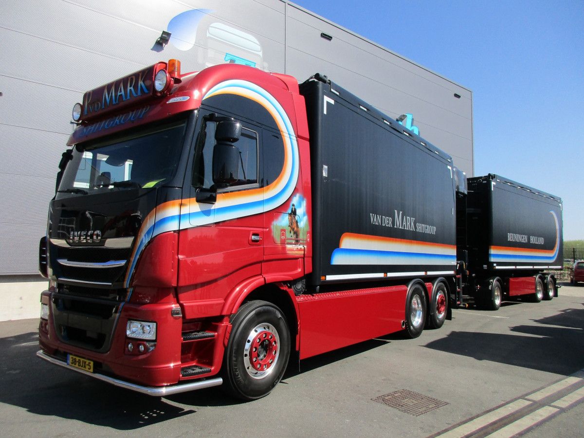 The core business of the Patrick van der Mark Shitgroup is collecting fresh horse manure. This super clean dream machine is the company’s only Iveco, the rest of the fleet [&hellip;]
