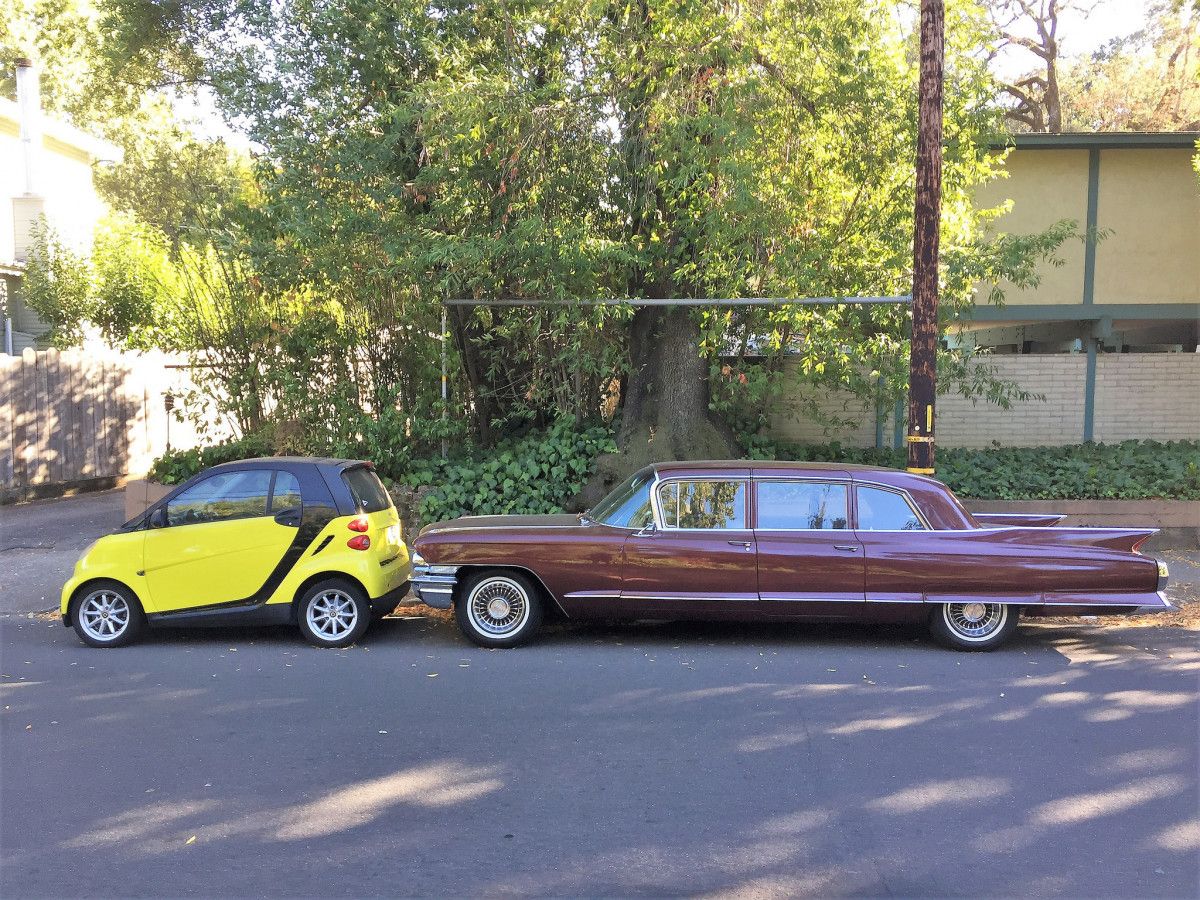 (first posted 9/21/2018)      Yes, a Smart and a Cadillac posing together isn’t exactly original, but with a ’62 Fleetwood 75? Probably not, so we’re going to add to [&hellip;]