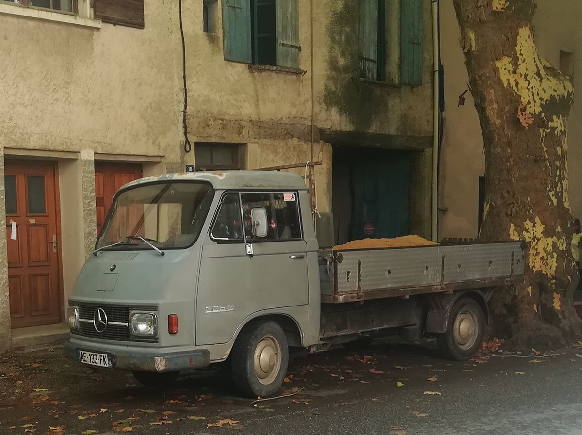 (first posted 10/5/2018)          I was in southern France a few months ago when I caught this “Mercedes 306 D” pickup. I said it before and I’ll [&hellip;]