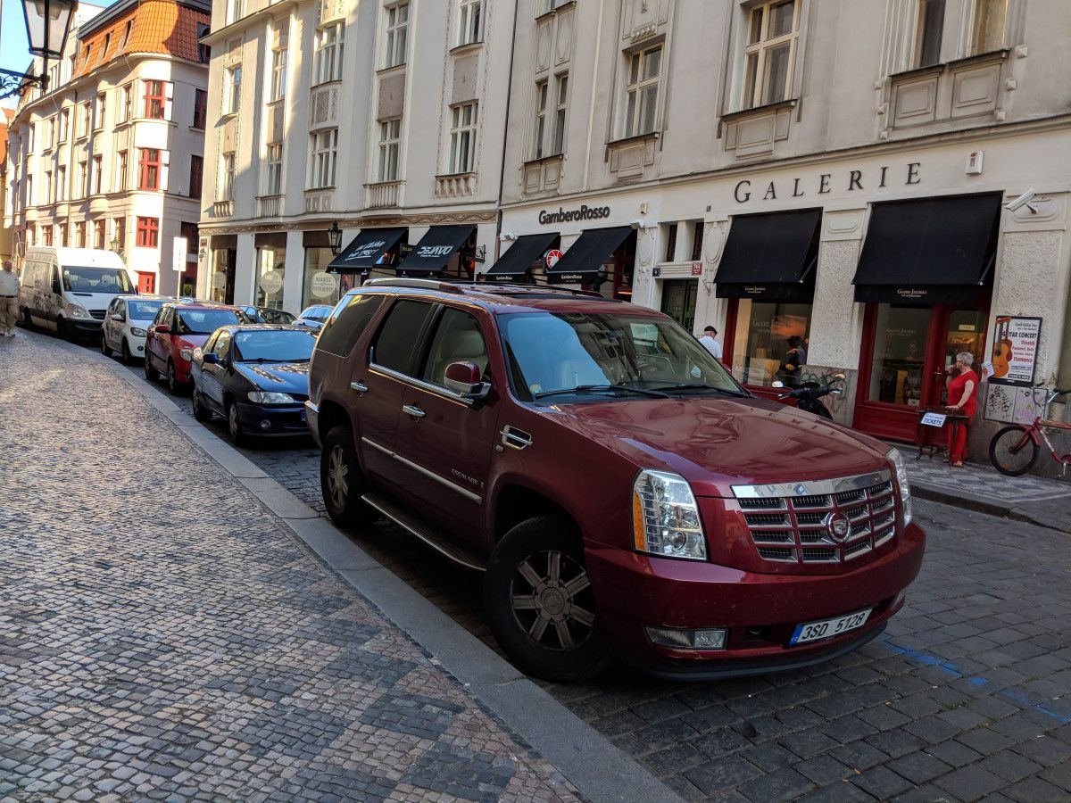 cadillac escalade prague 2