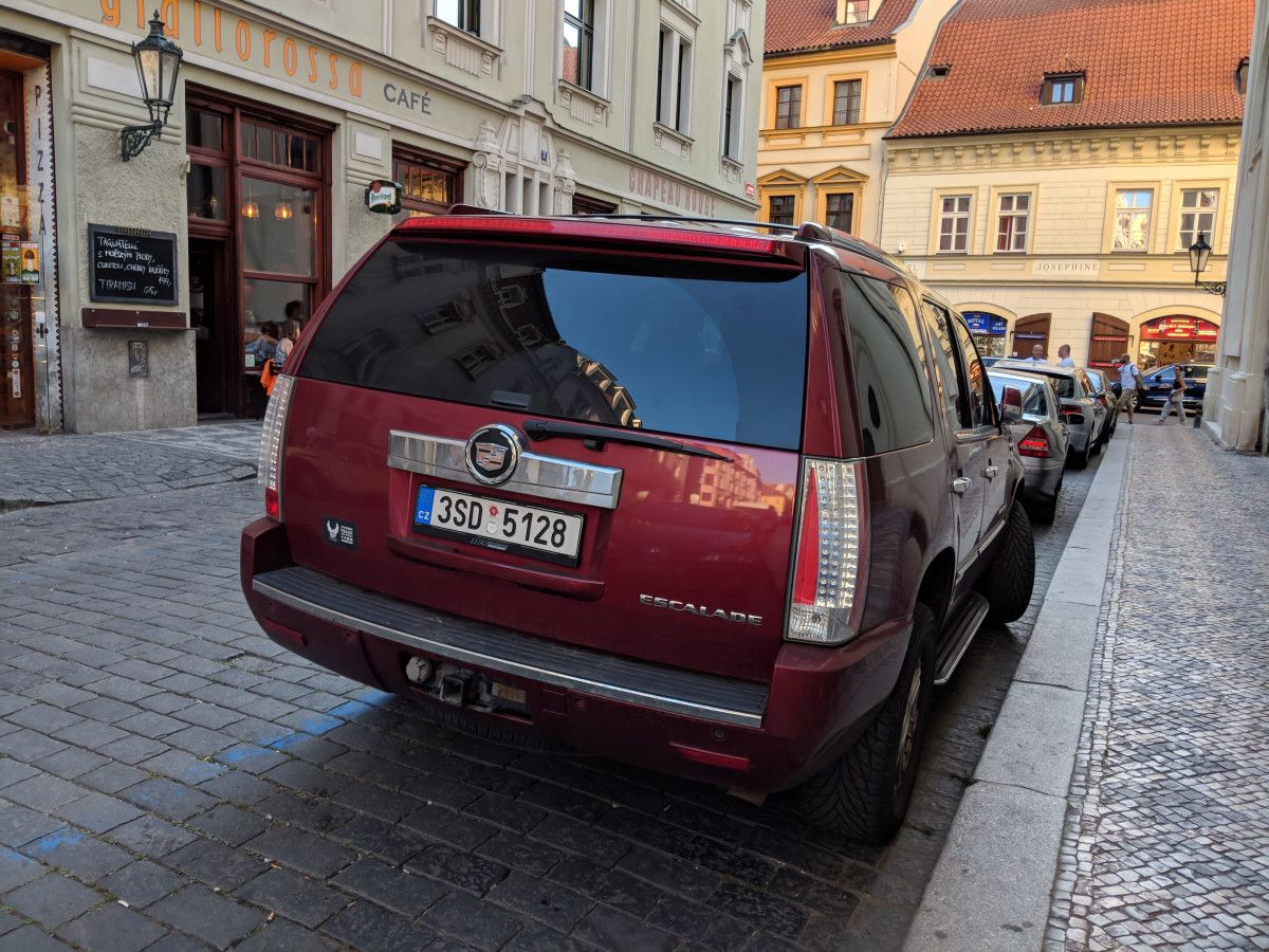 cadillac escalade prague 3