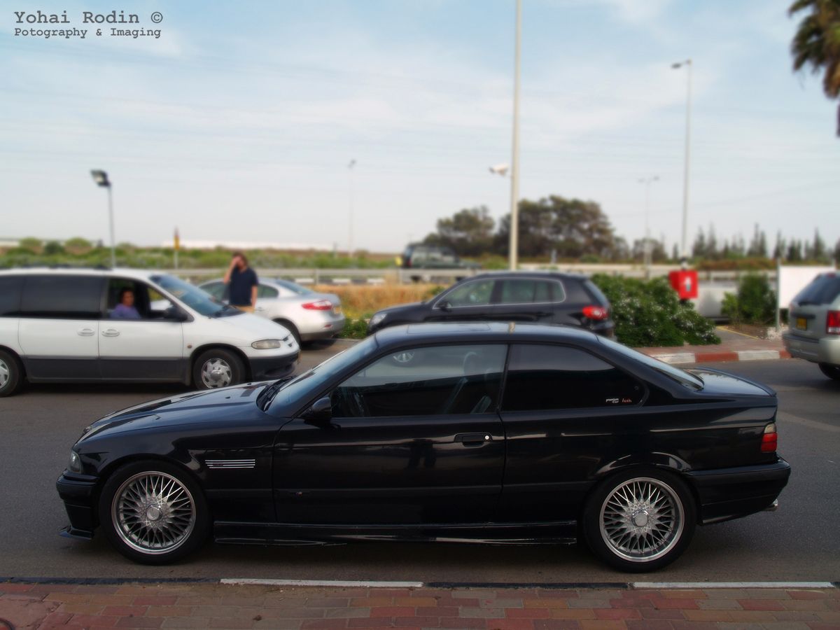 Dash-Cam Outtake: BMW E36 318i Is it the CC effect? Only recently I’ve captured and posted this E32 rolling up the motorway, and as luck would have it, I’ve captured yet another same-era BMW.