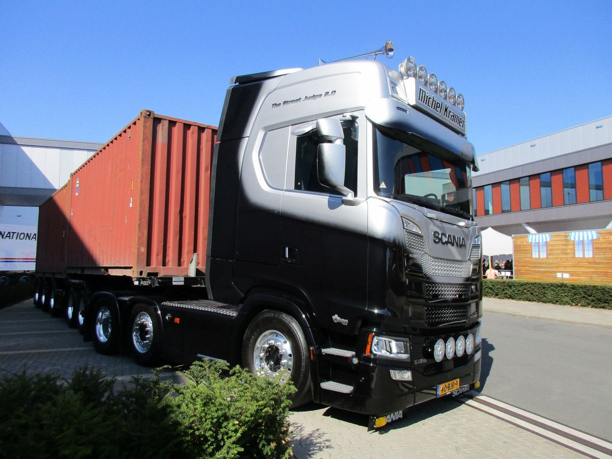 Small hauling companies, family businesses and owner-operators take pride in their trucks, tractors and big rigs. Typically, they also take the time and effort to present their spotless and colorful [&hellip;]