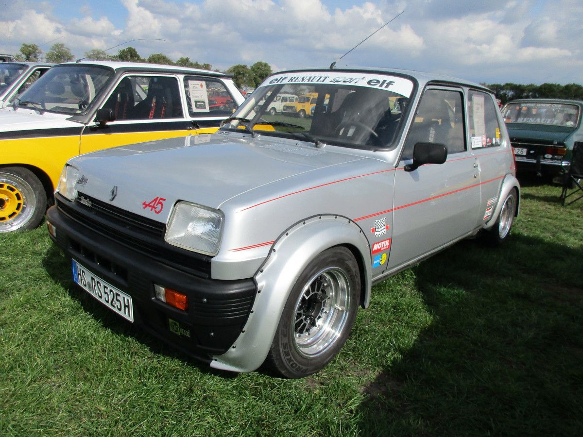 Since March 1976, Renault has been offering zippy, small hatchbacks continuously. Ranging from lukewarm to boiling hot, with or without the help of a turbocharger and with an engine displacement [&hellip;]