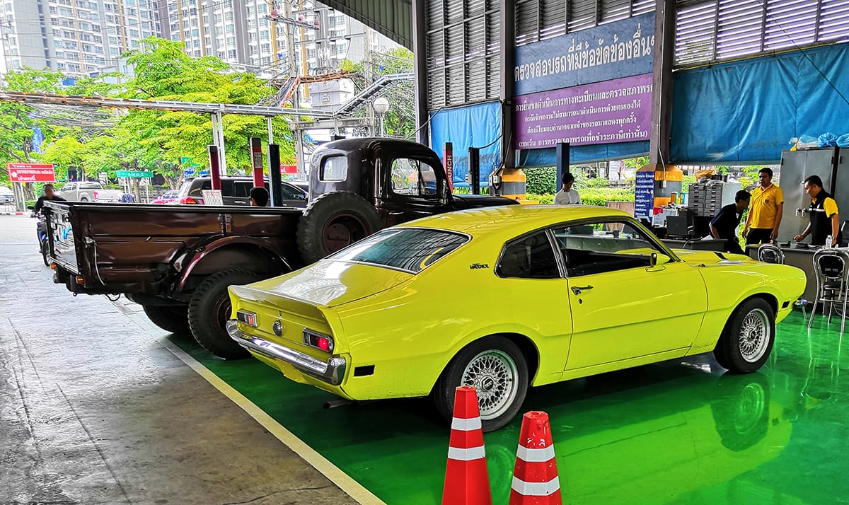 How’s that for a chalk-and-cheese duo? A truly historic American truck and (in my view) the only good-looking American Ford of the ‘70s, side by side in Chtuchak, in the [&hellip;]