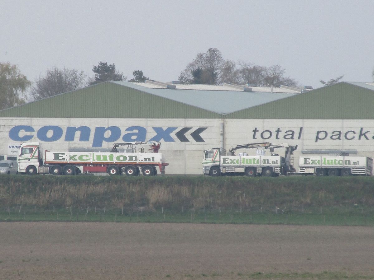 The tractor and semi-trailer combination on the left is the most common type of heavy brick hauler in my country. The truck and mid-axle trailer combo on the right is [&hellip;]