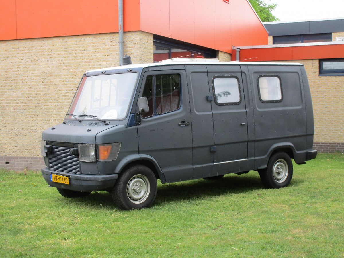 Car Show Outtake: 1994 Mercedes-Benz 310 D (T1) - Bremer Rioter Transporter 1 IMG 7872