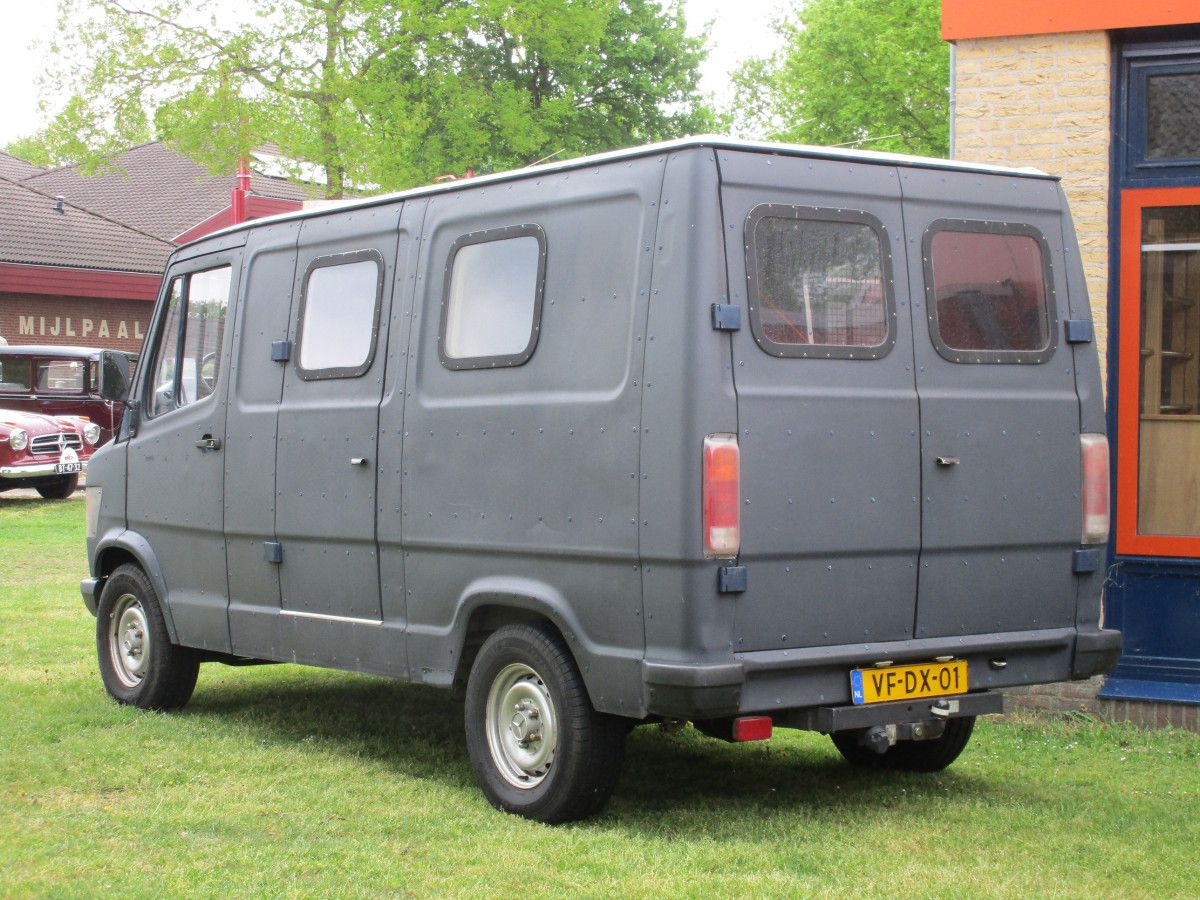 Car Show Outtake: 1994 Mercedes-Benz 310 D (T1) - Bremer Rioter Transporter 4 IMG 7874