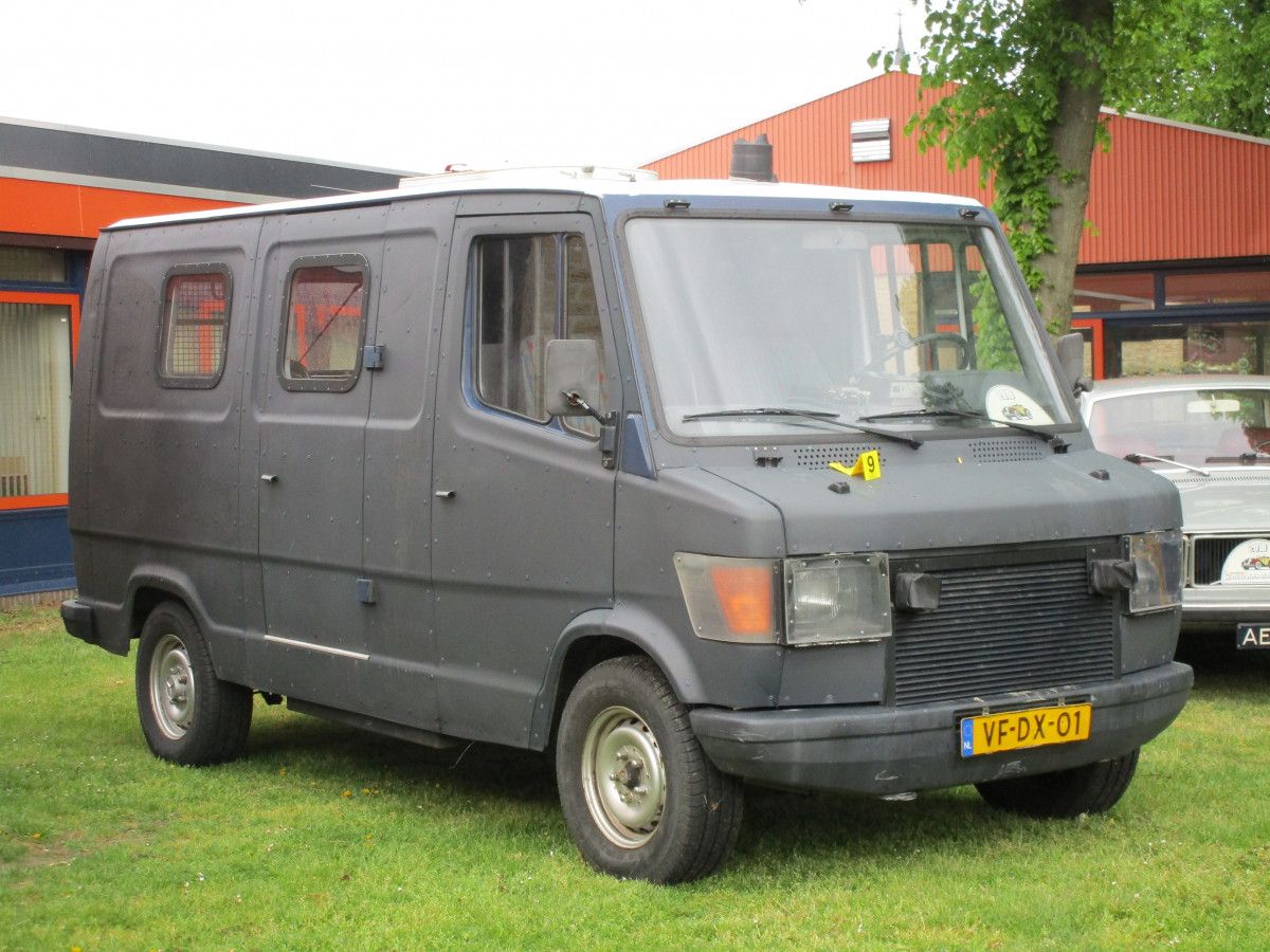 Car Show Outtake: 1994 Mercedes-Benz 310 D (T1) - Bremer Rioter Transporter 2 IMG 7900