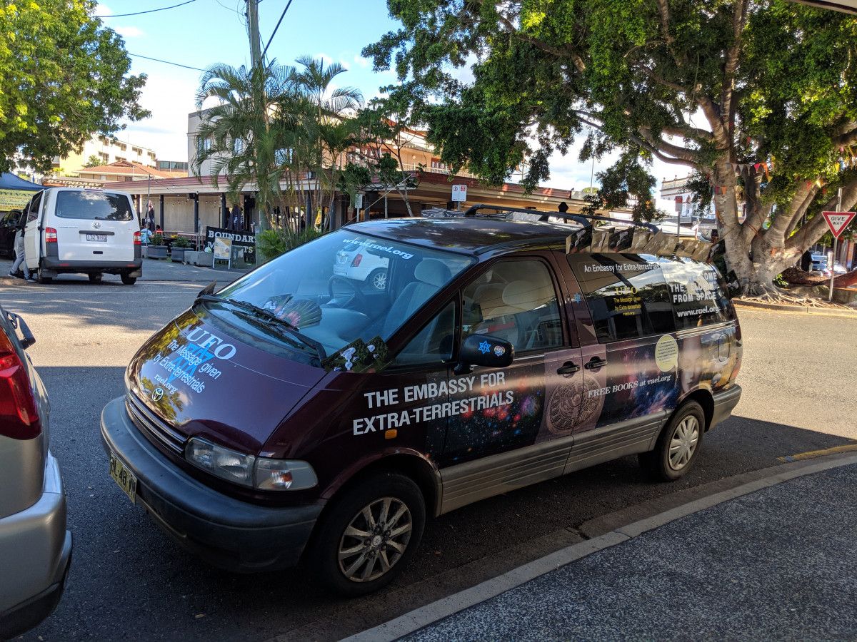 Paul has been chronicling the last of the Toyota Previas in use in Eugene as taxis (see here, here and here). Well, this may be the last Tarago (Previa) I’ve [&hellip;]