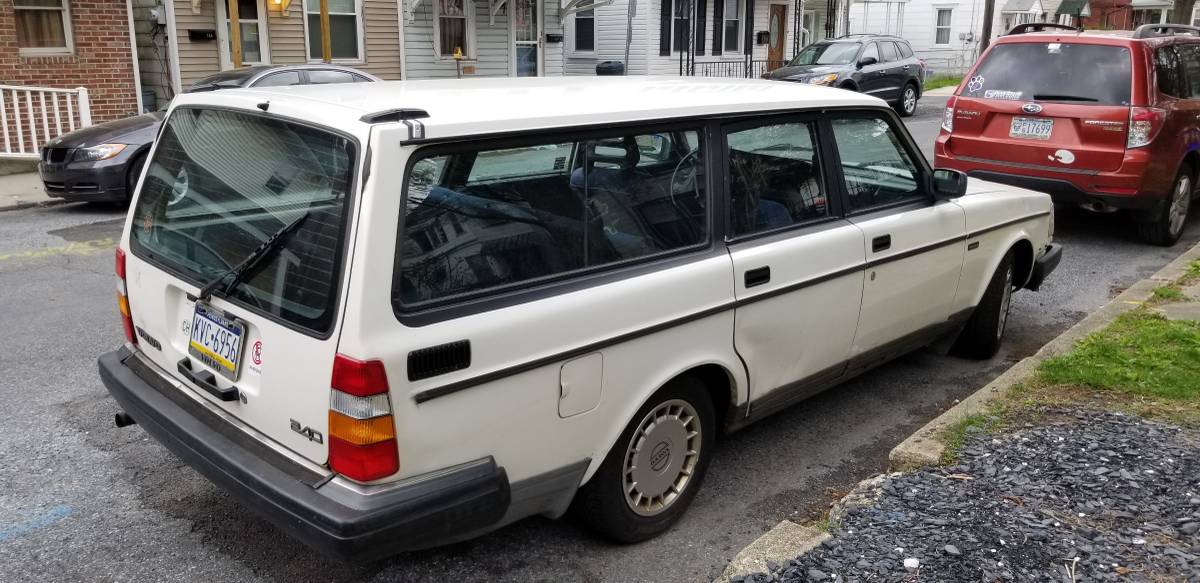Weekend Classifieds/QOTD: Five Volvos – Which Volvo Is For You? 2 volvo 240 wagon 4