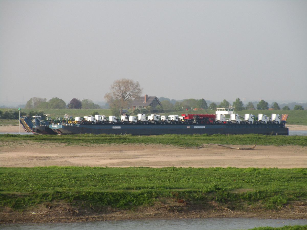 After Deeres and Little Party Animals, I spotted a shipload of Big Benzes coming from Germany. Mercedes-Benz is the main brand of the globally operating Daimler Trucks juggernaut, the world’s [&hellip;]