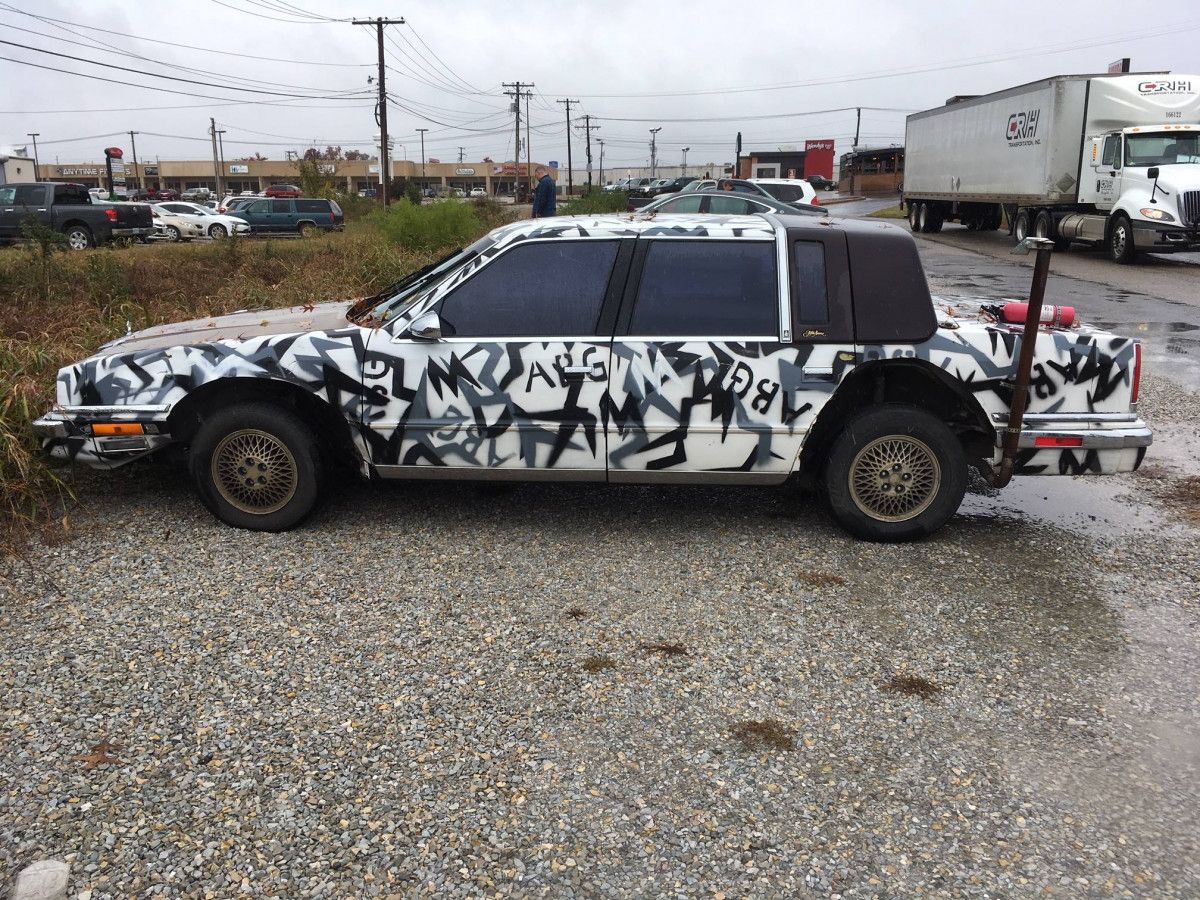 CC Outtake: Camo Chrysler Seeing Paul’s recent encounter with a War Honda reminded me….it’s not alone in this world. Welcome the Camouflage Chrysler.