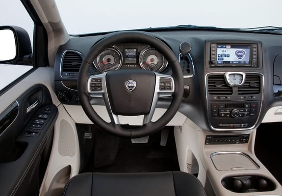 2002-10 Lancia Phedra & 2011-15 Lancia Voyager – A European Town & Country And An Actual Town & Country 12 lancia voyager 2011 wallpapers 1 b