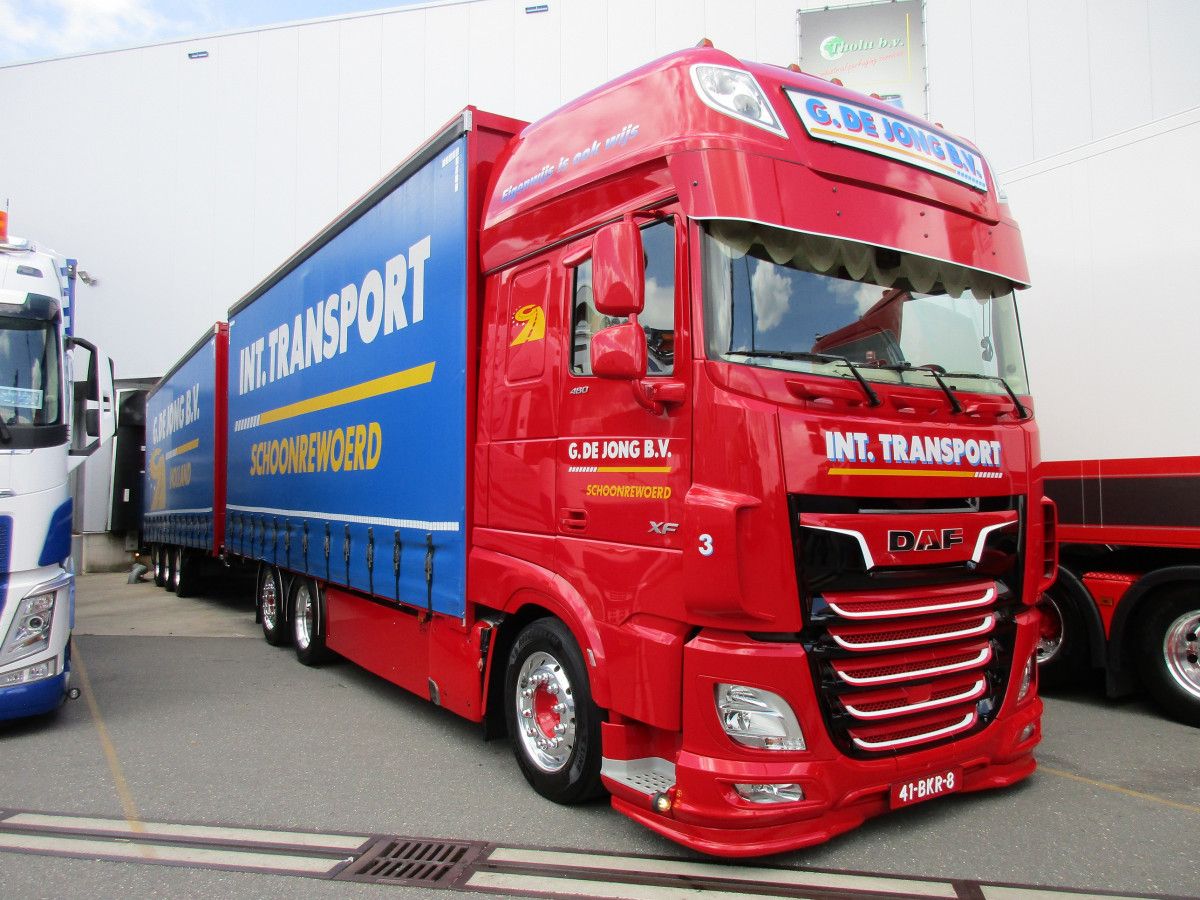 If goods are voluminous rather than heavy, a combination like this is the preferred choice to transport them. The legal maximum load length of a truck towing a trailer in [&hellip;]