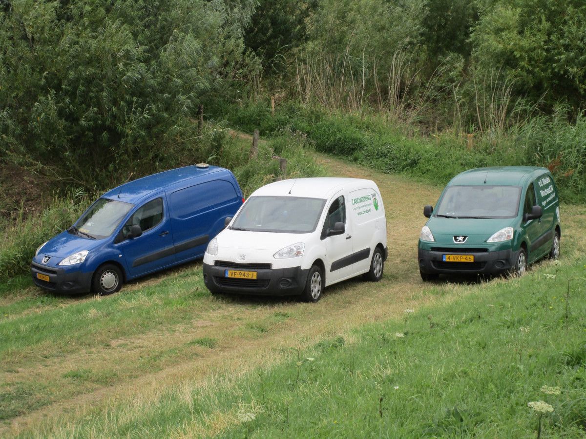 I caught this trio parked nearby a dredging and sand extraction site in the river forelands. Three Peugeot Partners from the same generation, year of first registration -from left to [&hellip;]