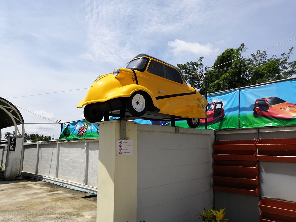 For our final foray through the copious collection at Jesada Technik Museum, let’s look at those exhibits that might be categorized under “Other” – two- and three wheelers, microcars, bubble [&hellip;]