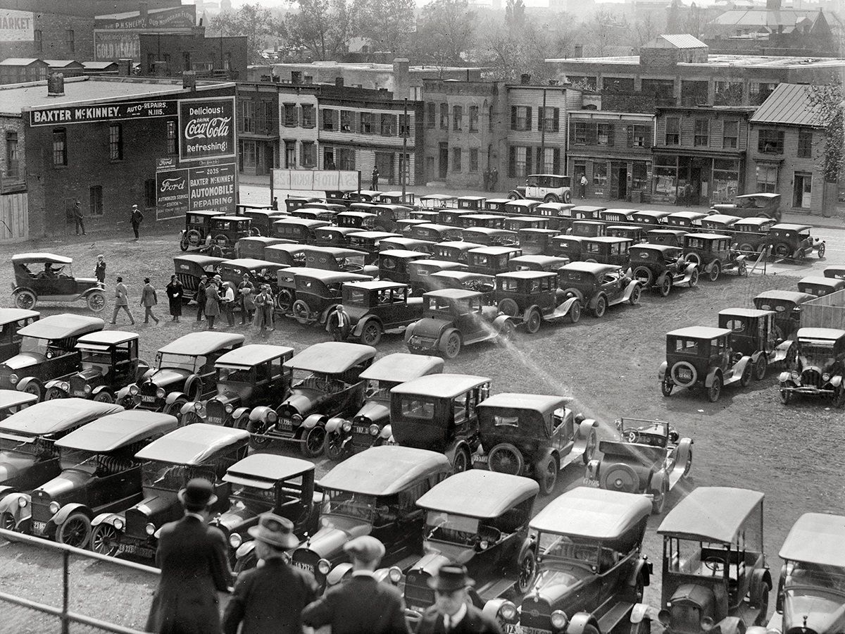 Pontoon Fenders: An Archeology (1920-1945) 12 1923 Parking lot DC copy