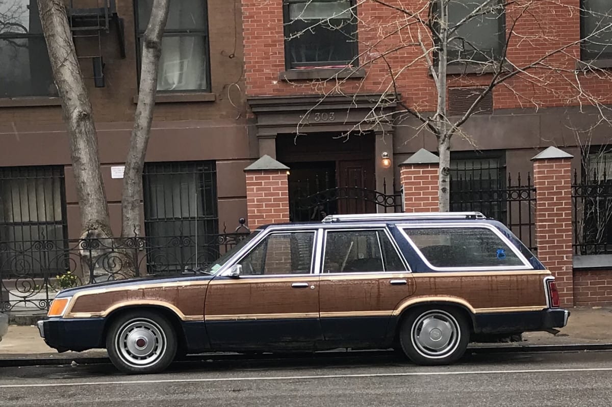 Cohort Pic(k) Of The Day – Ford LTD Squire Wagon Thank you to William Oliver