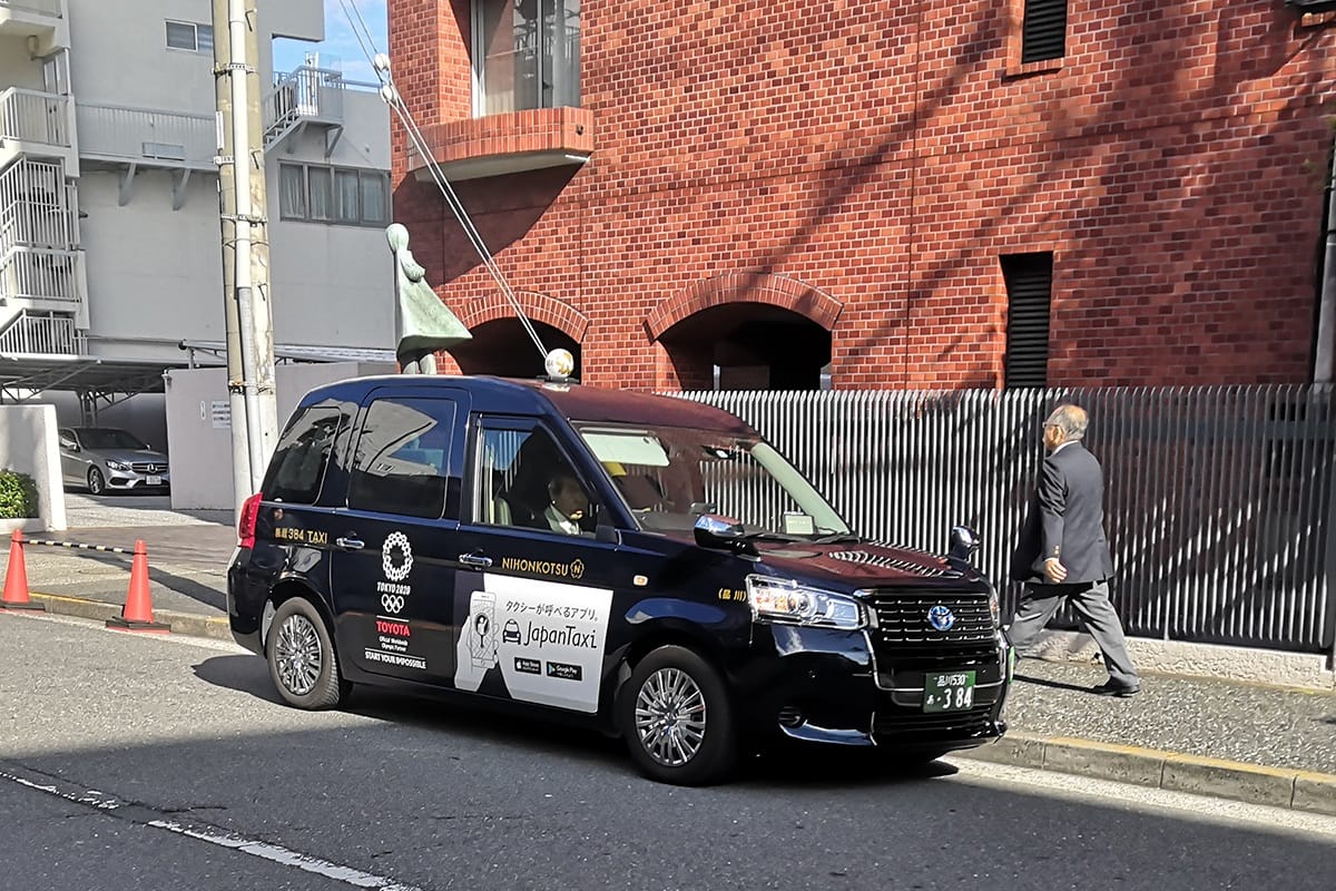 This taxicab becoming an ever more common sight in Tokyo, as it gradually starts to replace its esteemed predecessors, the Crown Comfort and the Nissan Cedric. If those two are [&hellip;]