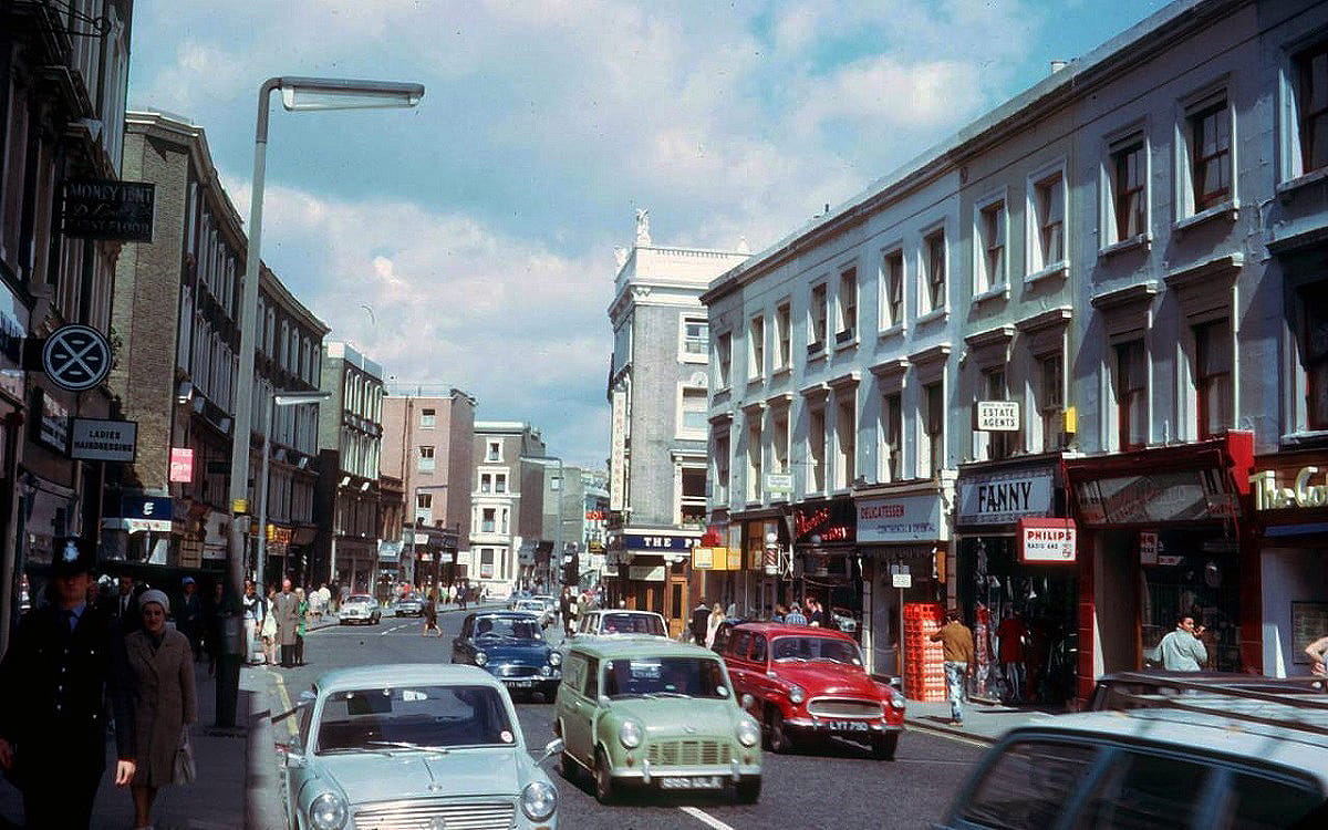 london Earls Court Road in 1968