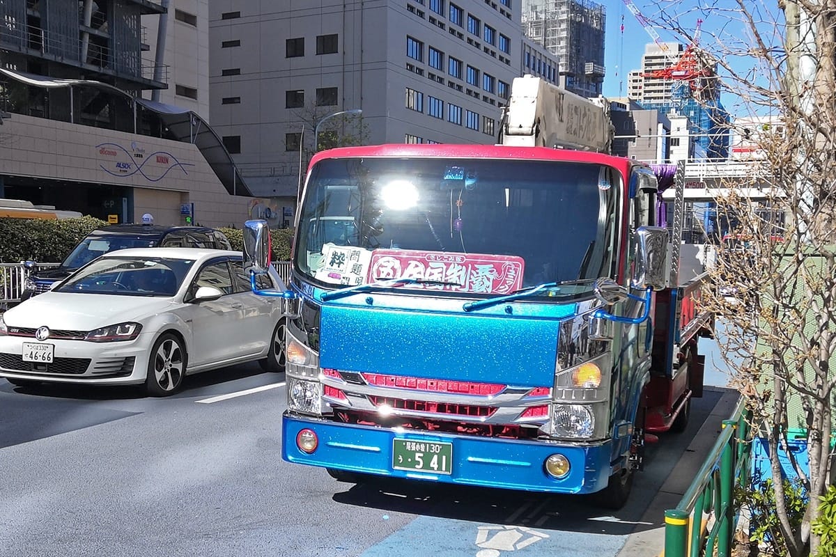 Is it something in the coffee? Is it an otaku thing? Is it a code Japanese truckers have and that we don’t get? No, it’s just dekotora. It’s the practice [&hellip;]