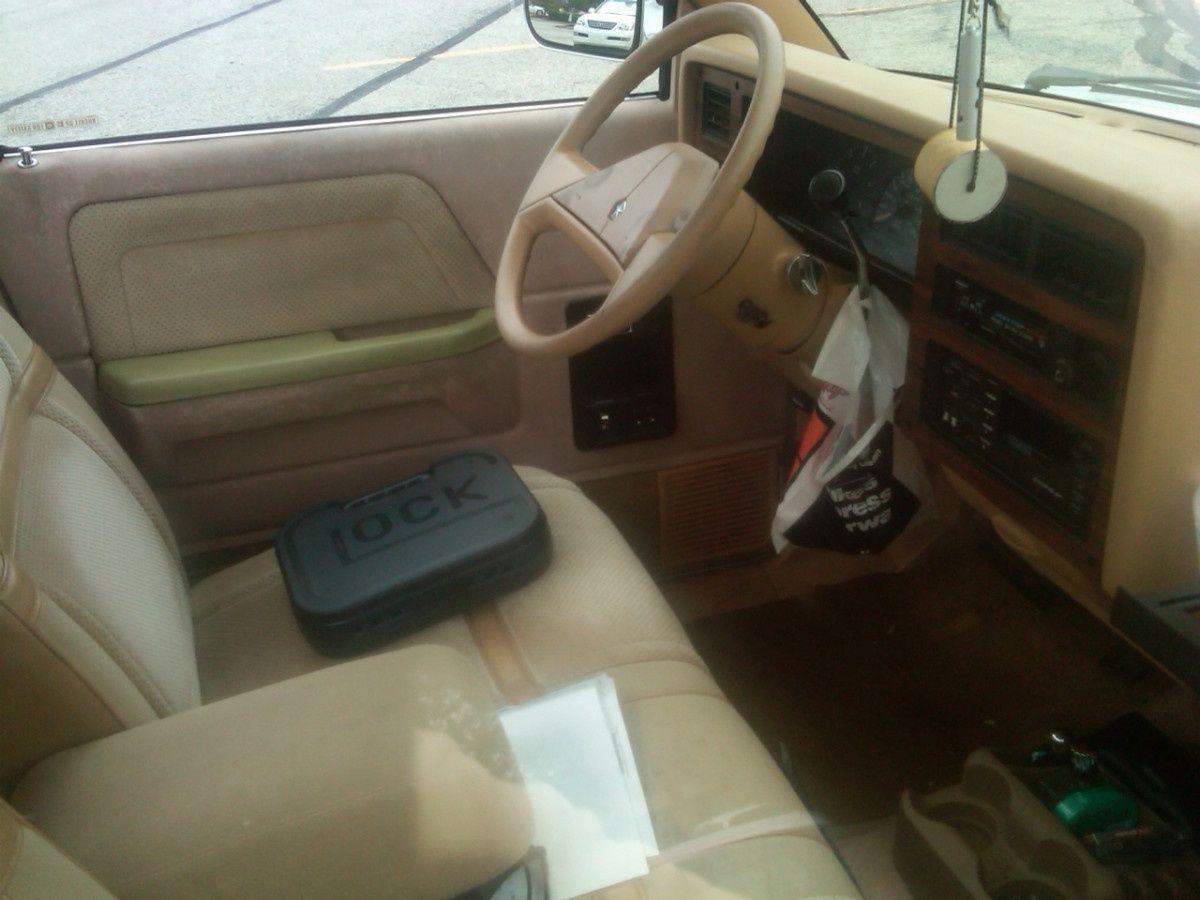 1988 Dodge Dakota: Not Too Big, Not Too Small -- Quietly Defining The Modern Midsize Truck 9 1988 Dodge Dakota LE interior