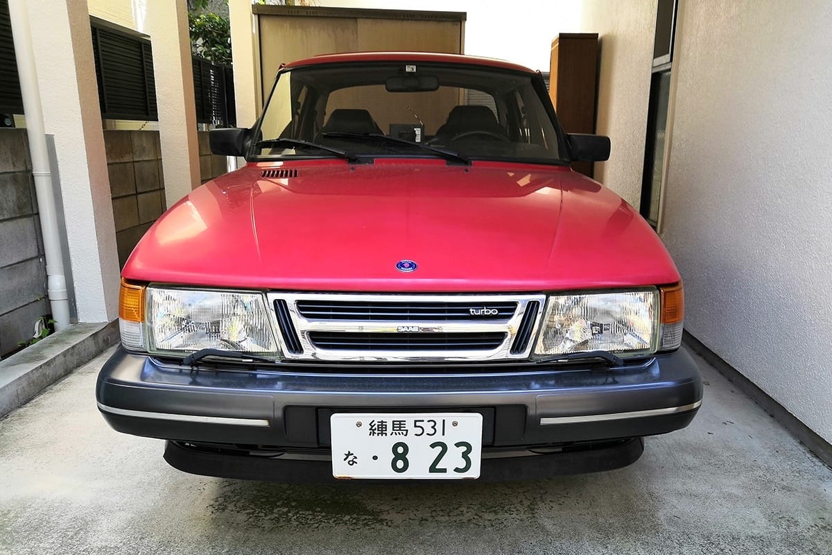 For such a recently-departed maker, there are not many Saabs about the streets of Tokyo. Even later models than this one are rare sightings. Not sure how to explain that, [&hellip;]