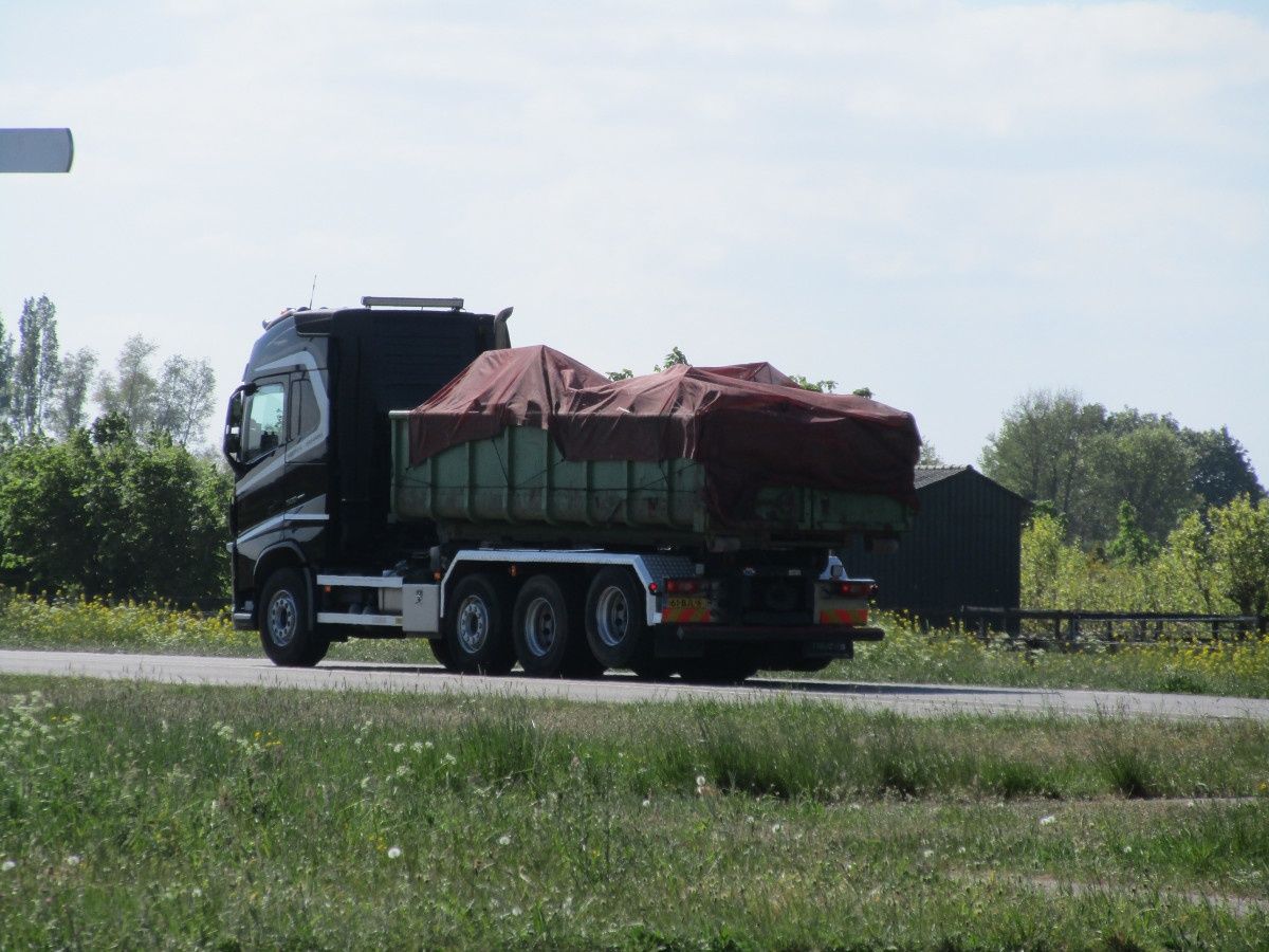 My country’s semi-shutdown caused a national cleanup operation, one could almost call it a rage. Folks are cleaning up their houses, garages, sheds, gardens and whatever. Throughout the country, loaded [&hellip;]